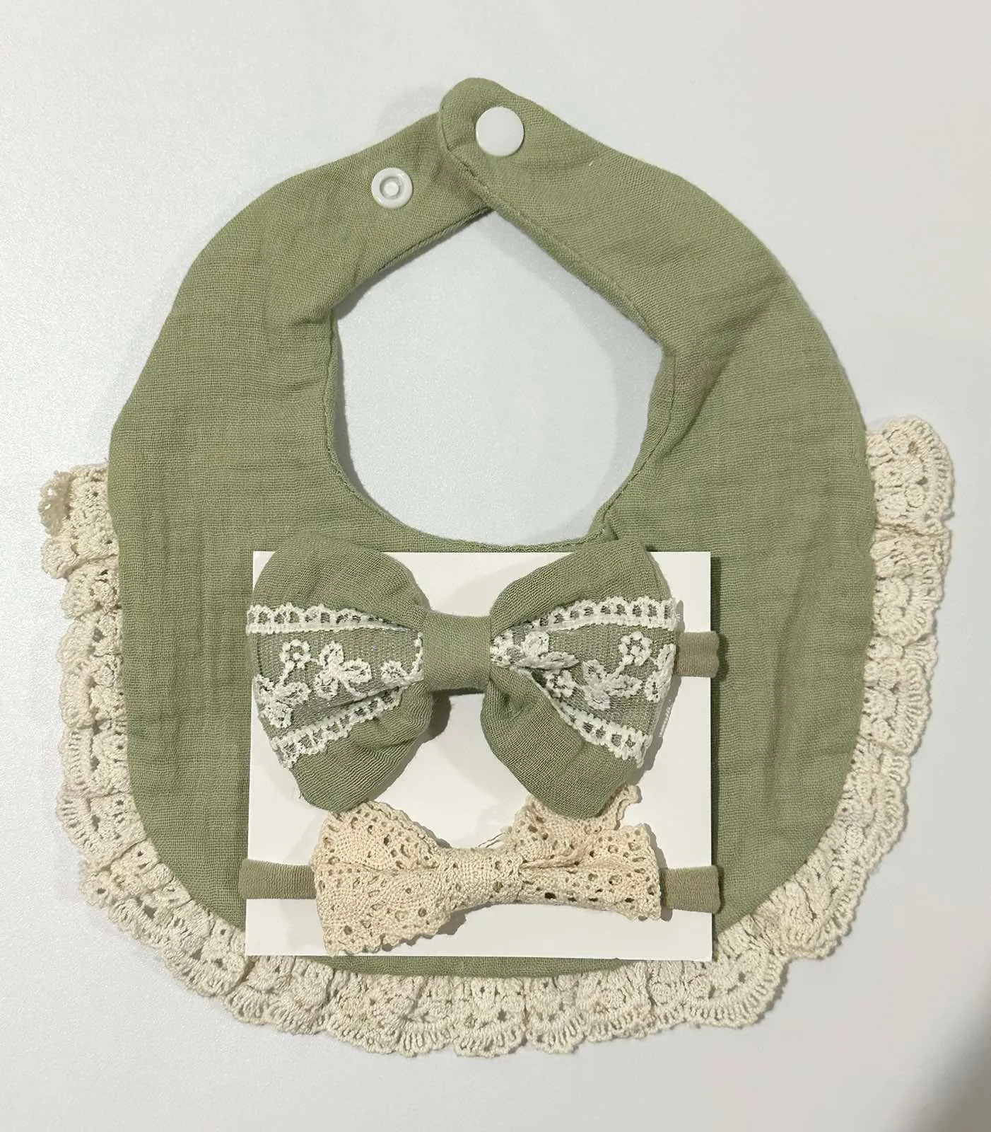 Blooming Wisdom Pretty Bib & Bows Set