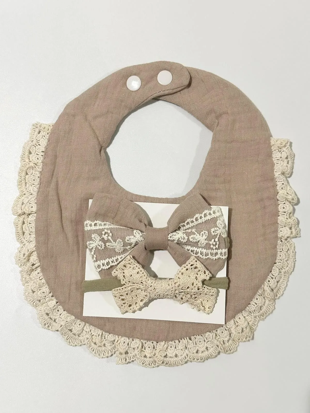 Blooming Wisdom Pretty Bib & Bows Set