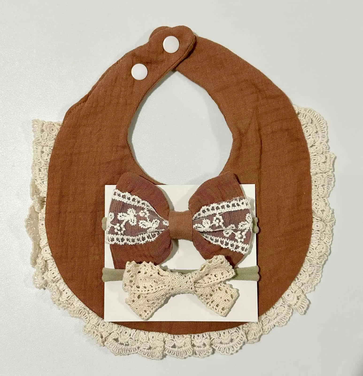Blooming Wisdom Pretty Bib & Bows Set
