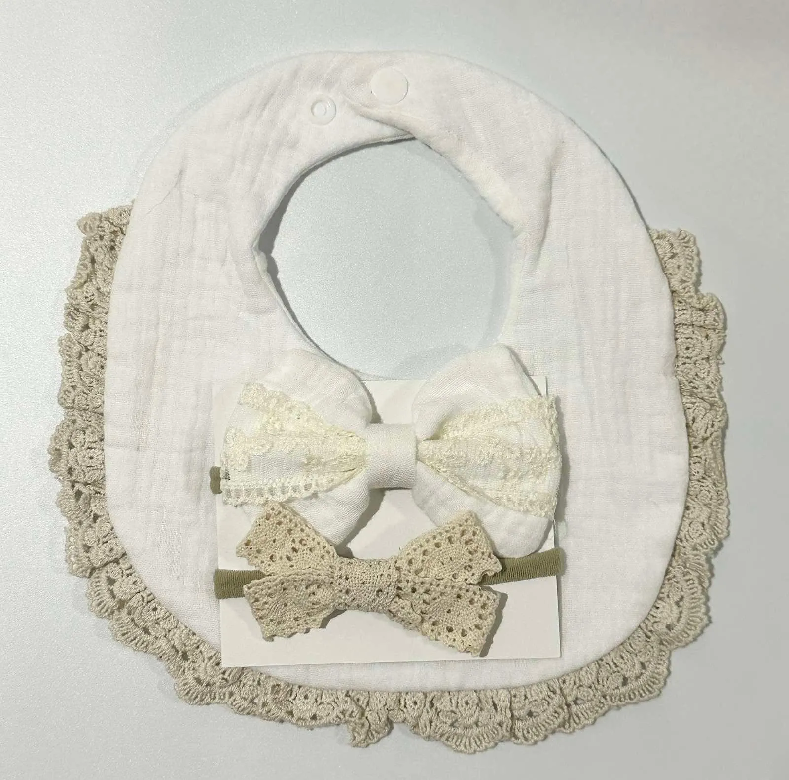 Blooming Wisdom Pretty Bib & Bows Set