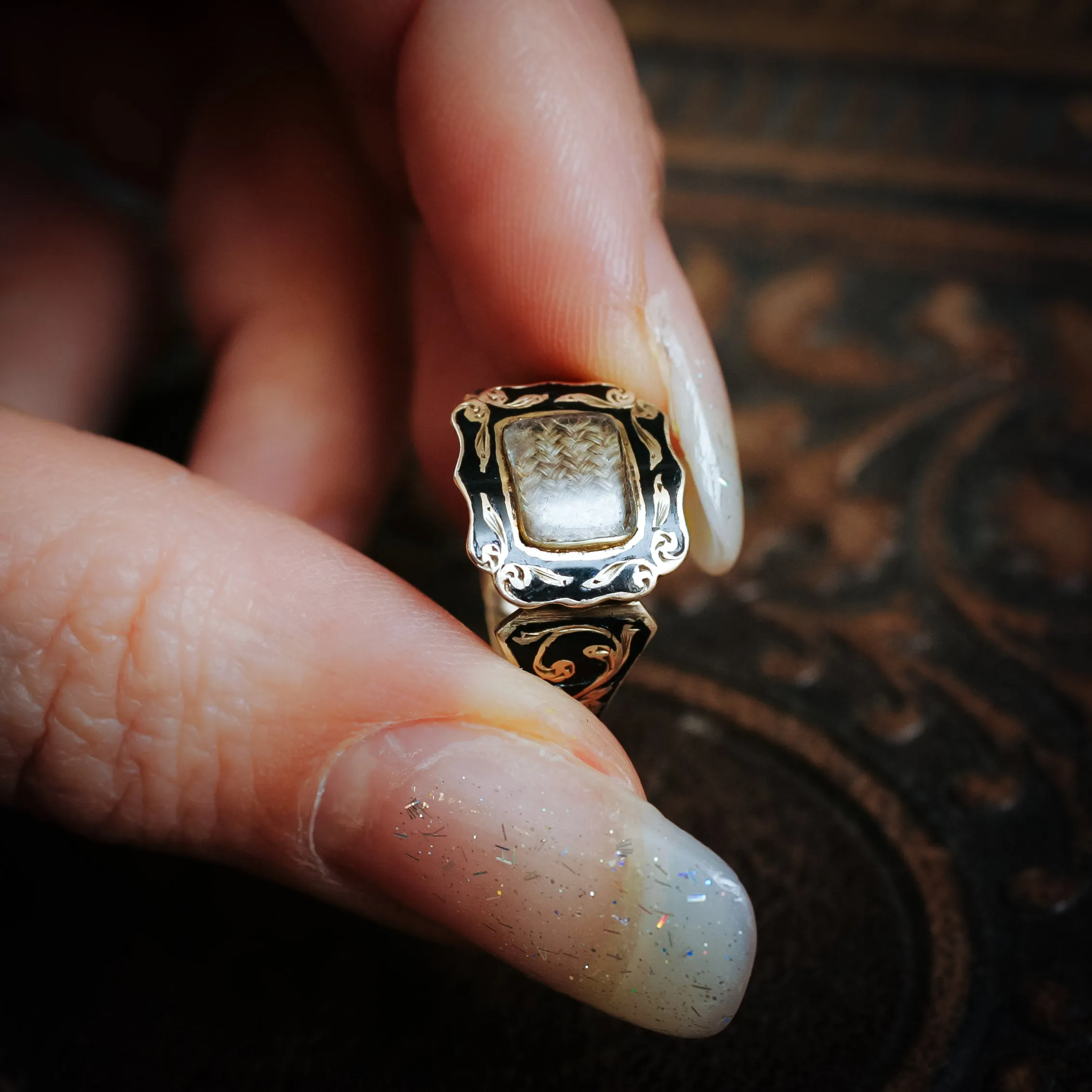Exquisite Antique Floral Black Enamel Mourning Ring – Timeless Elegance and Sentimental Charm