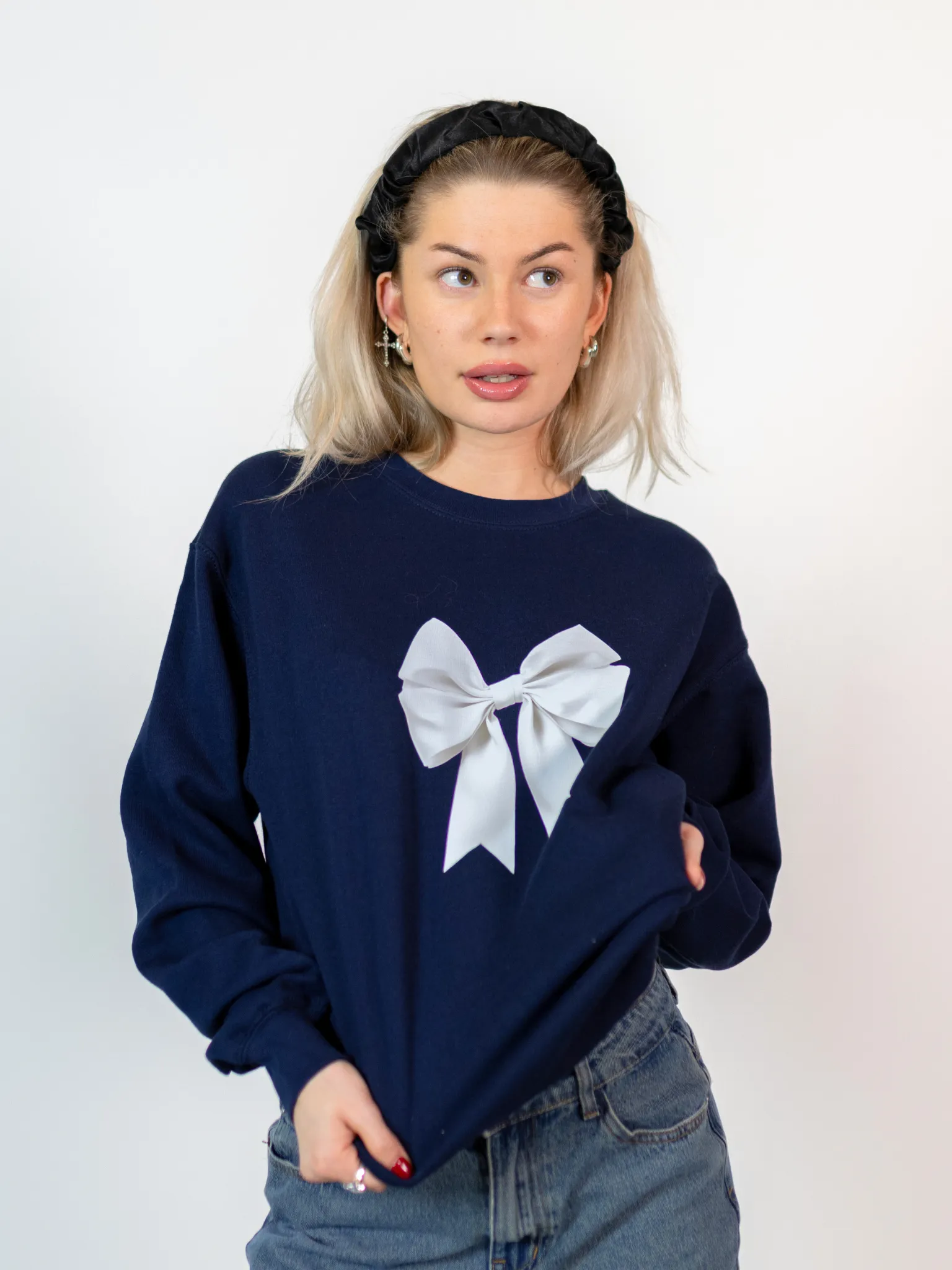 SATIN BOW (hvid) SWEATSHIRT - NAVY