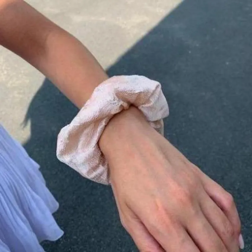 Scrunchie | Winded Leaves | Shiny Rose